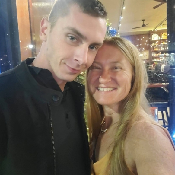 Meet your Posher, Celeste - Picture 4 of 16